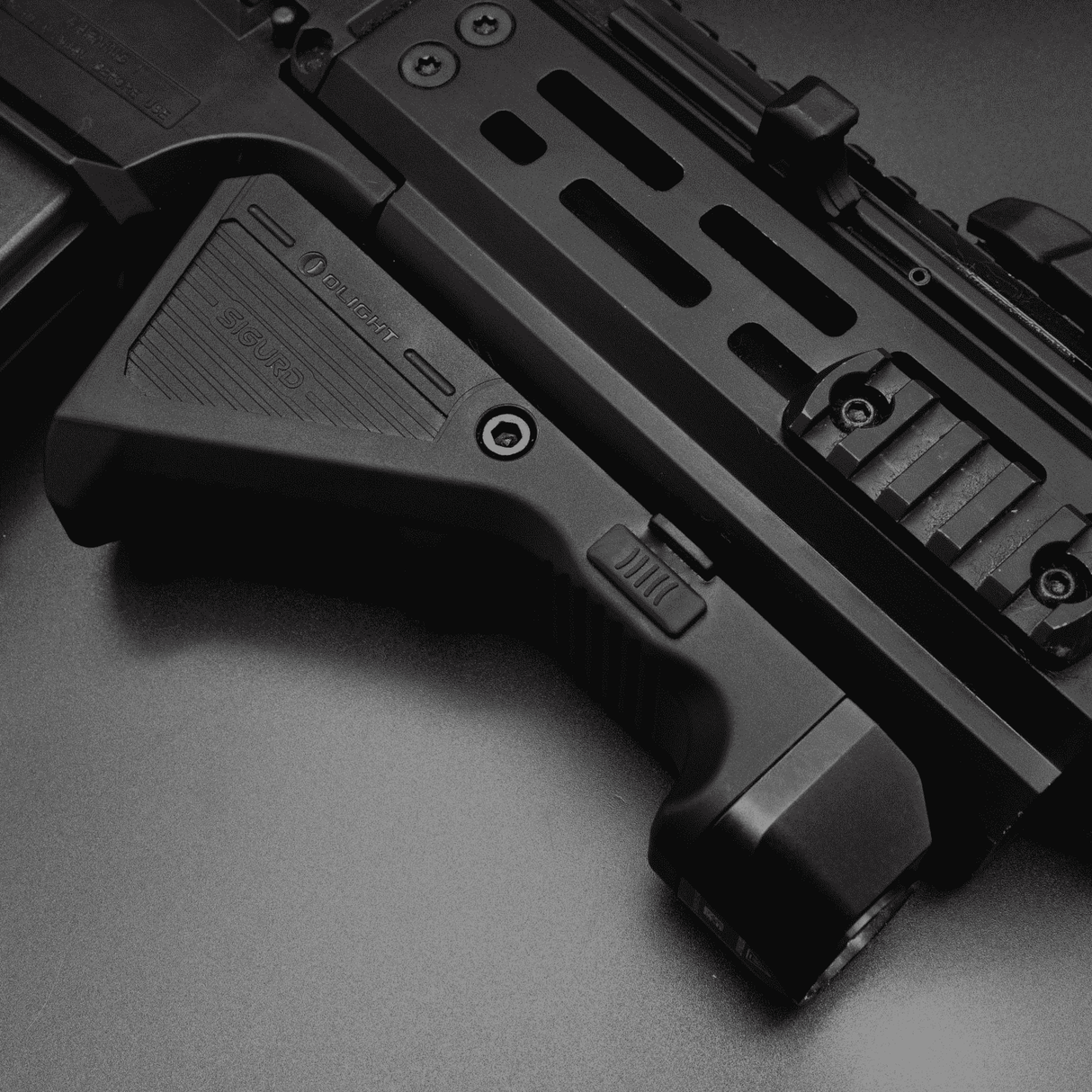 Olight Sigurd Angled Grip Light - Black