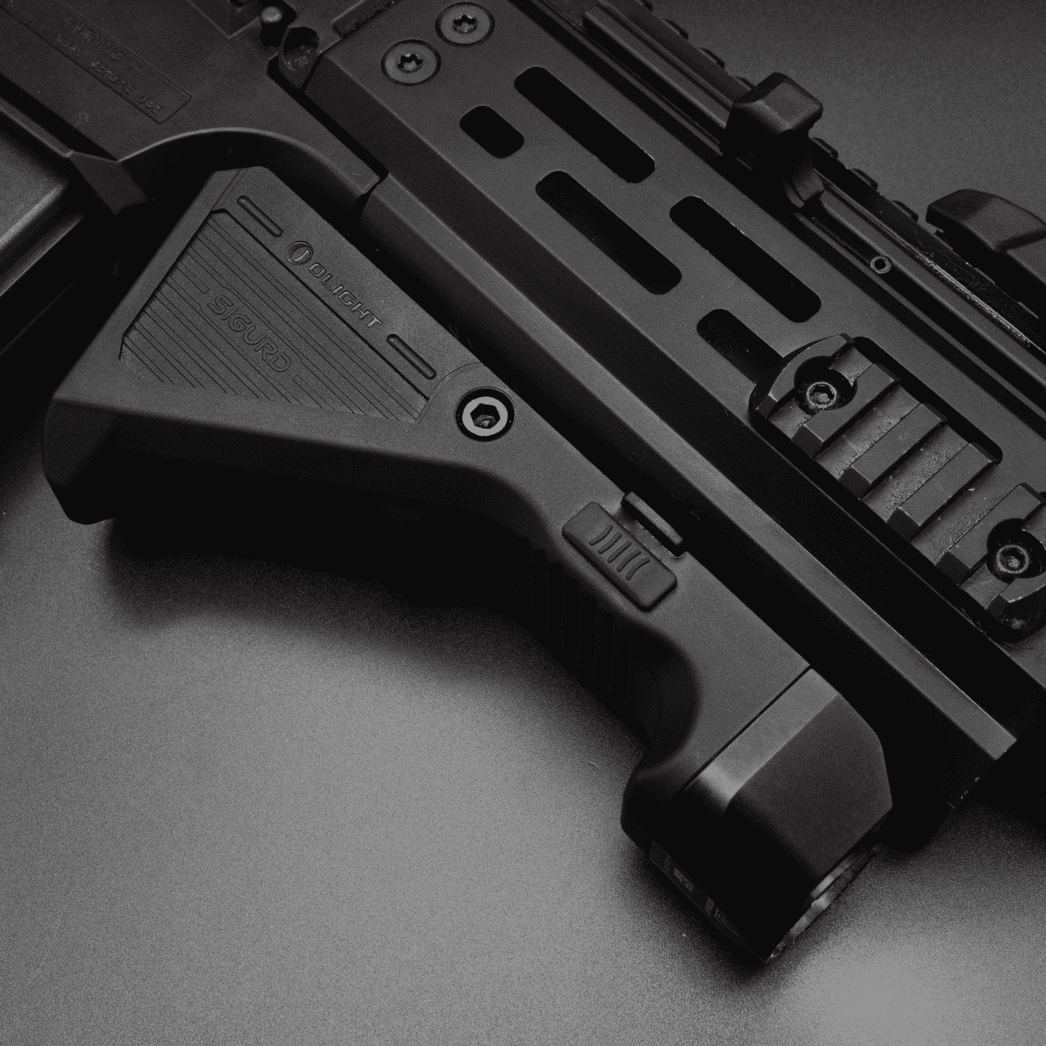 Olight Sigurd Angled Grip Light - Black