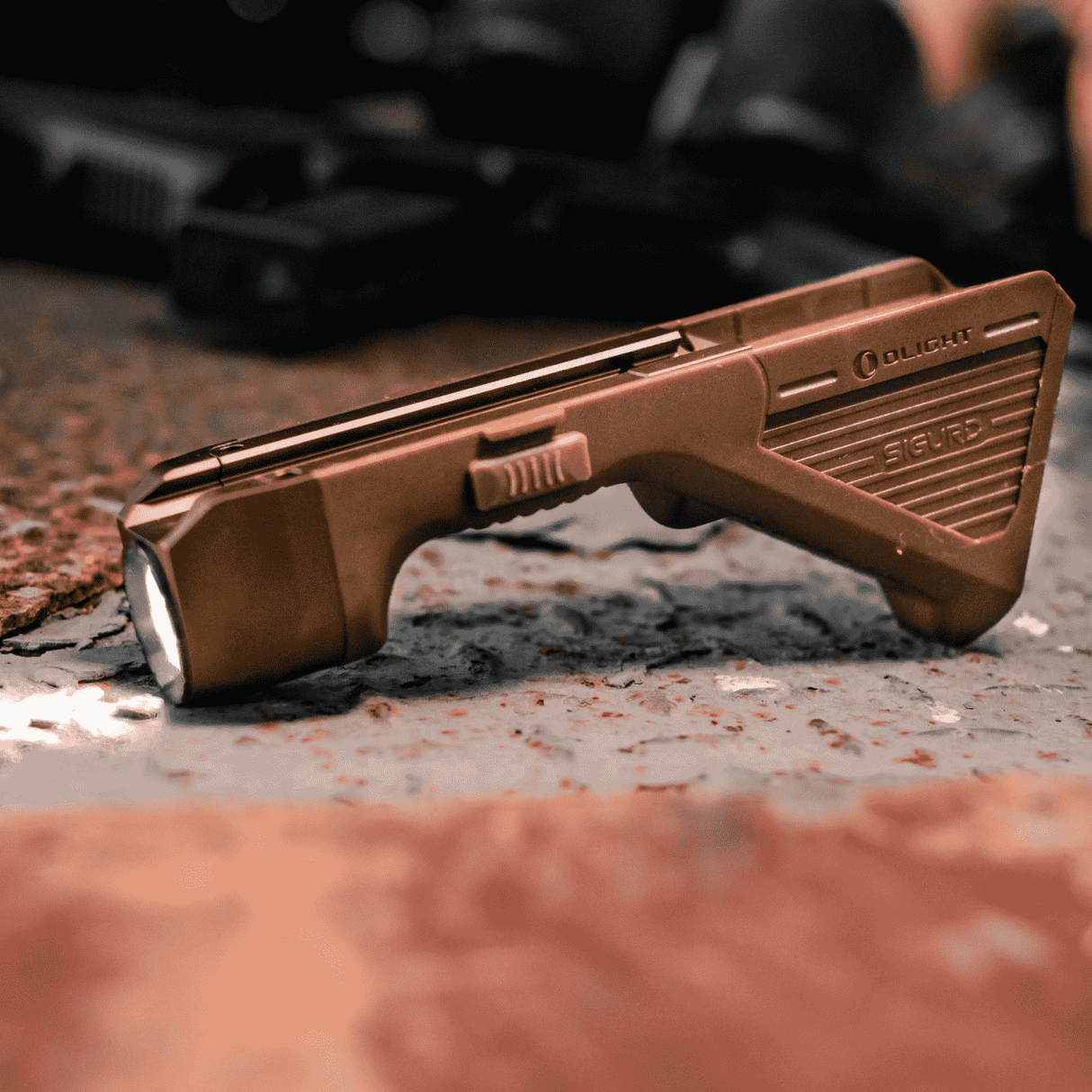 Olight Sigurd Angled Grip Light - FDE