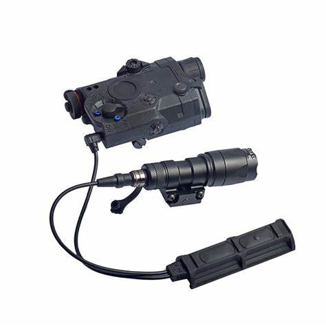 Wadsn M300A Mini Scout Light & LA-PEQ-15 with Dual Switch - Black